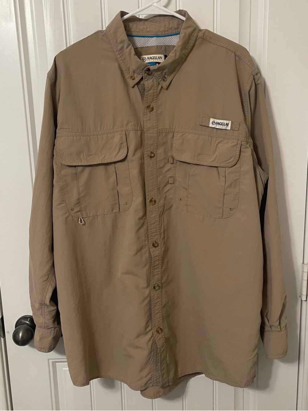 Magellan Outdoors Mens XL Tan Angler Fit Long Sleeve Shirt Moisture Wicking Fish